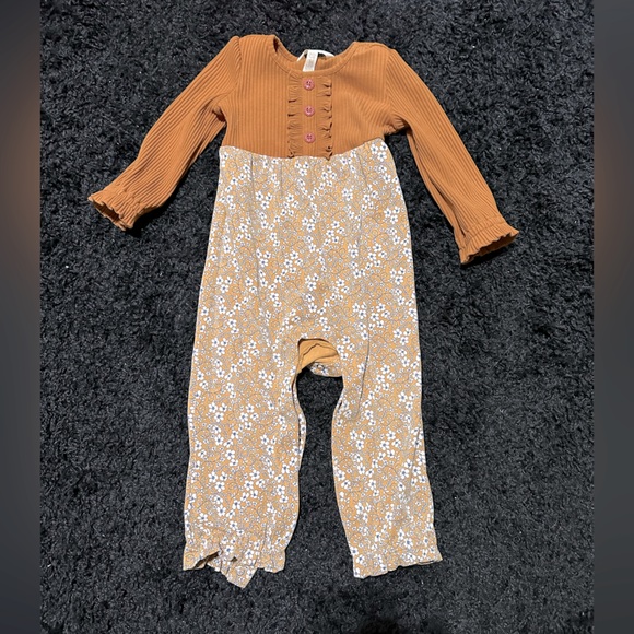 Cute fall Romper - Picture 2 of 5